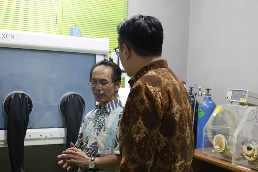I Made Joni, Dosen Unpad Masuk 2% Ilmuwan Dunia Berkat Riset dan Paten Nanoteknologi
