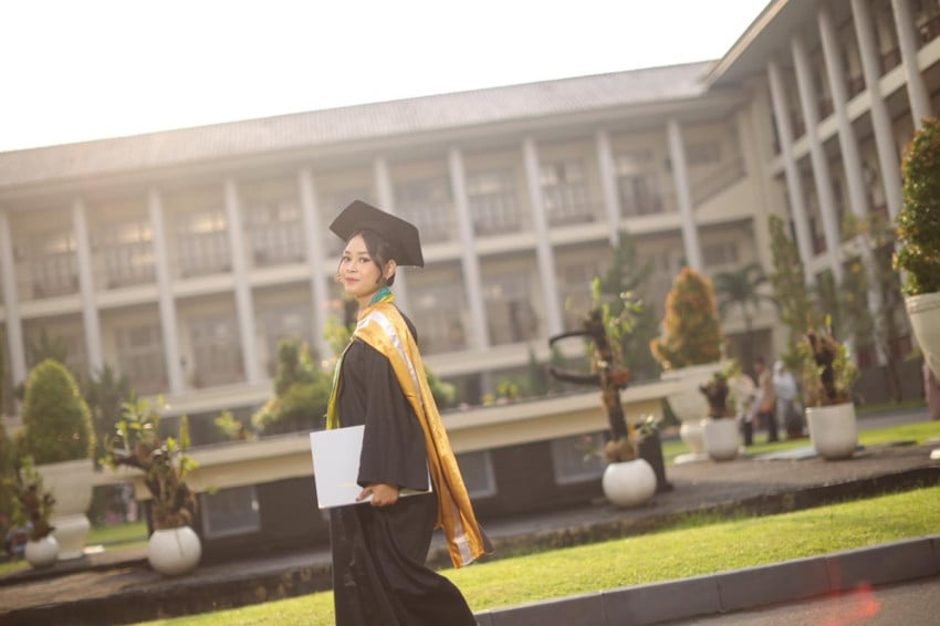 Amanda Eka Lupita: Wisudawan Termuda S2 UGM di Usia 22 Tahun!