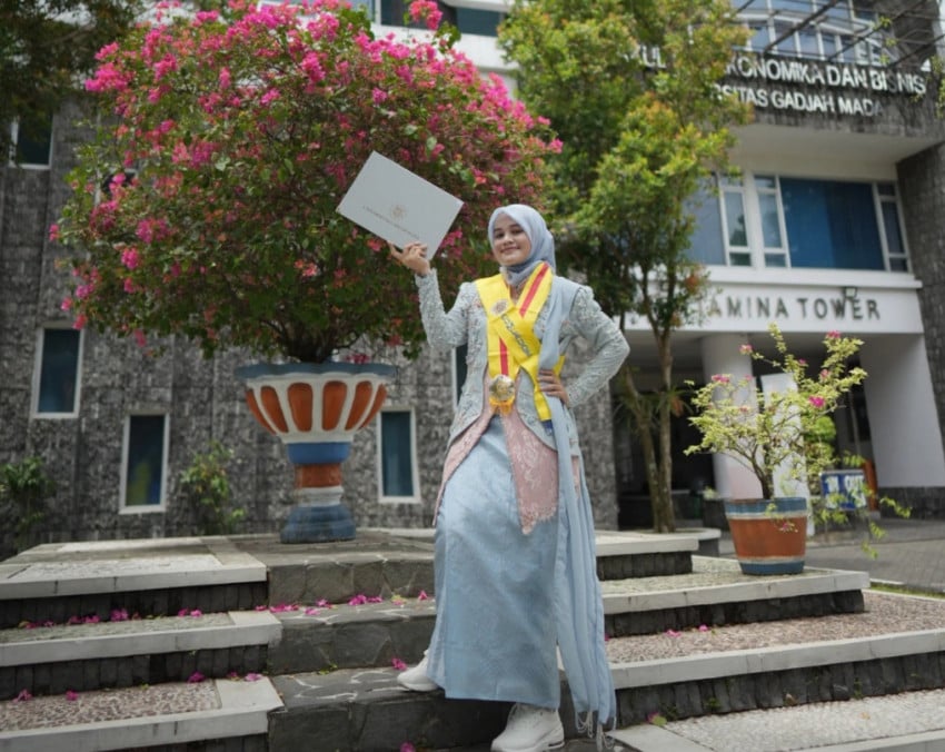 Kisah Roro, Doktor Tercepat UGM di Bawah 3 Tahun! Rahasianya?