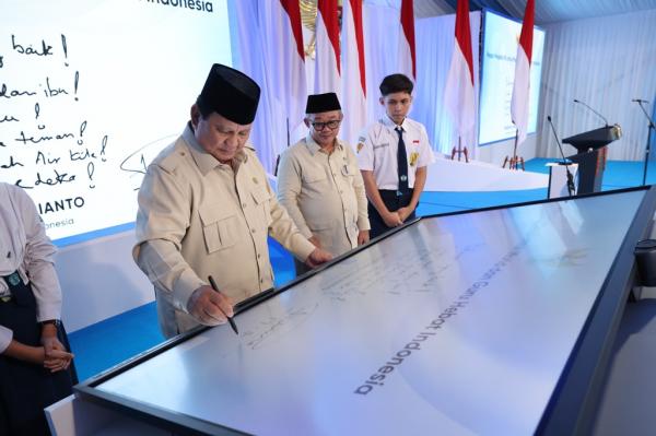 Prabowo Targetkan 1 Juta Panel Interaktif Sekolah, Lompatan Digital