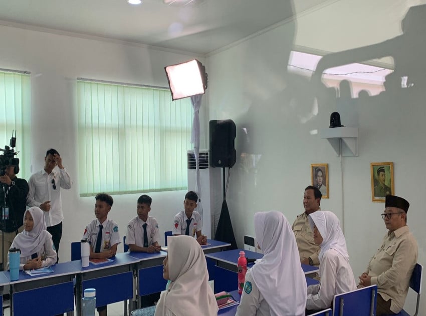 Digitalisasi Pendidikan Prabowo: Smartboard Bikin Belajar Asyik!