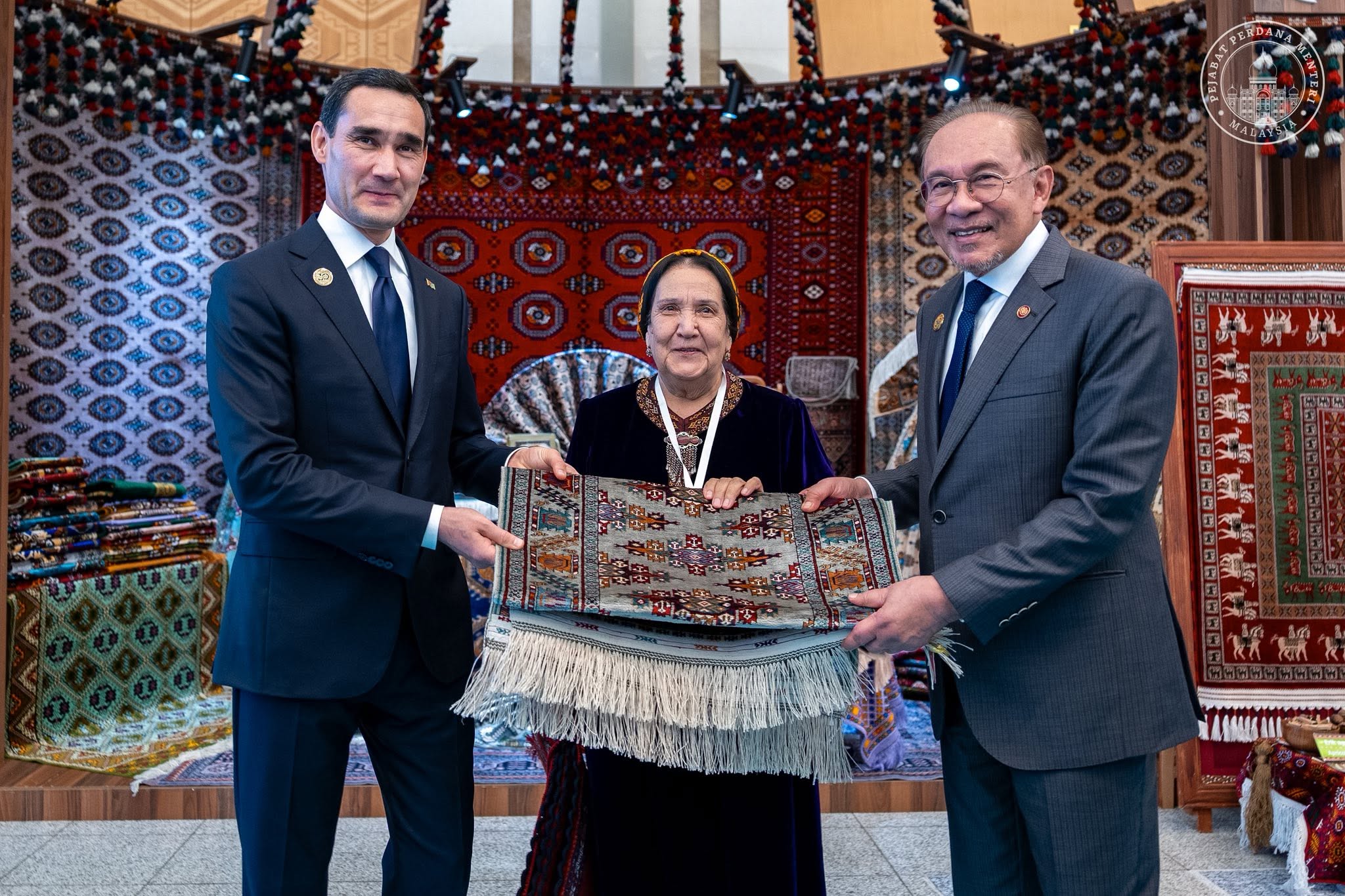 Malaysia Turkmenistan Perkuat Kerja Sama Non-Migas Ilustrasi malaysia turkmenistan untuk artikel Hubungan Malaysia Turkmenistan Meluas di Luar Minyak