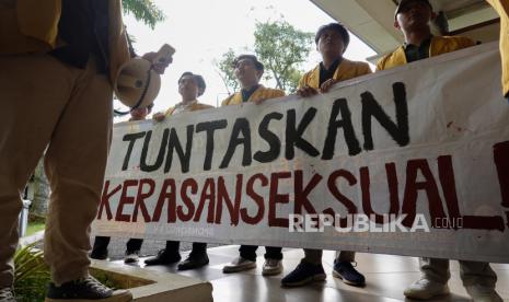 Ilustrasi pelecehan seksual kampus untuk artikel Darurat Pelecehan Seksual Kampus: Perlindungan Mahasiswa Mendesak